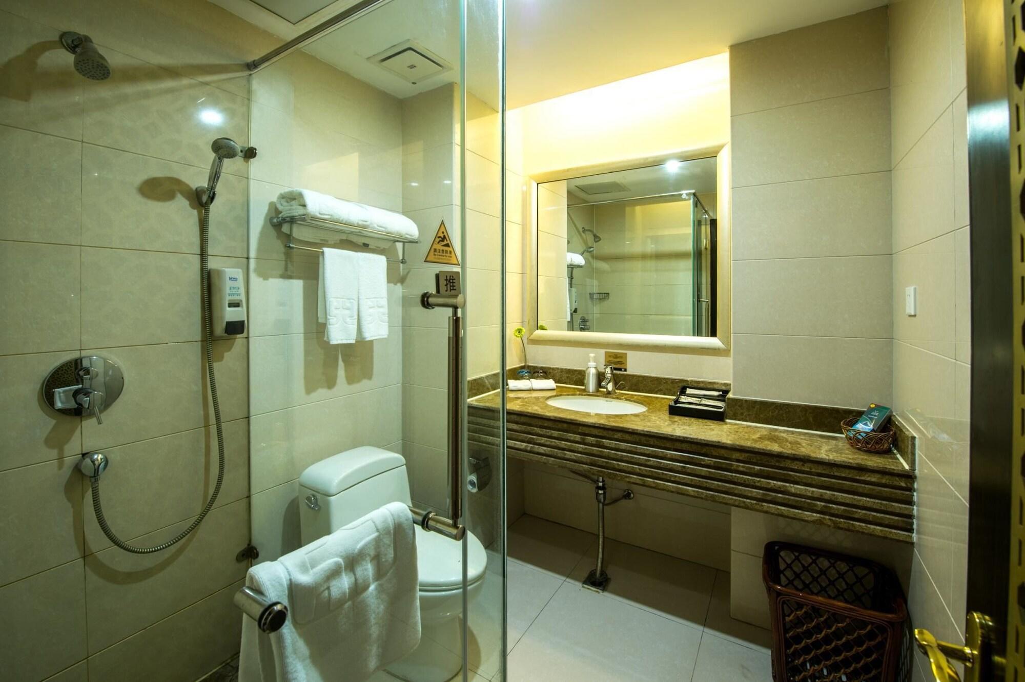 Kingtown Hotel Hongmei เซี่ยงไฮ้ ภายนอก รูปภาพ