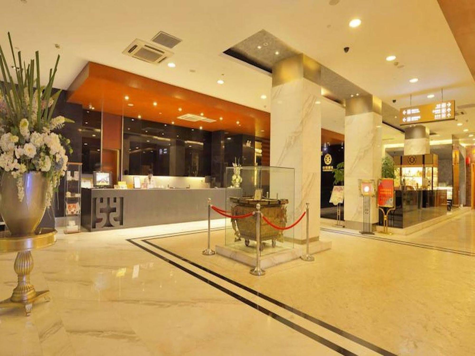 Kingtown Hotel Hongmei เซี่ยงไฮ้ ภายนอก รูปภาพ